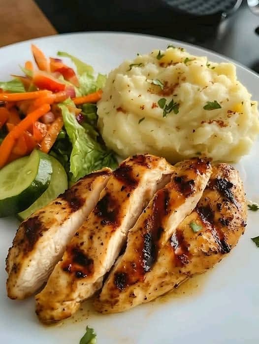 Grilled Chicken with Mashed Potatoes & Fresh Salad